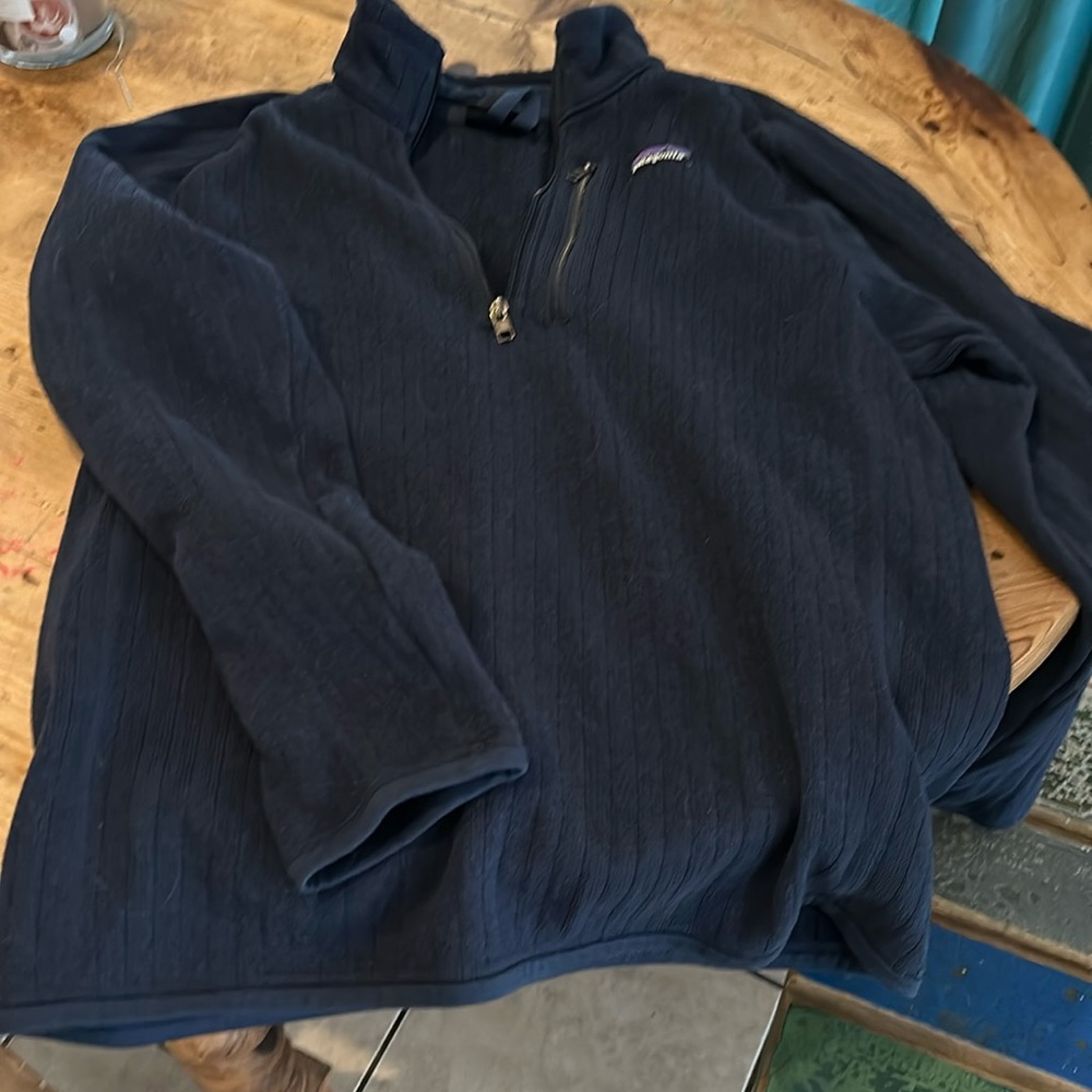 Patagonia zip top in dark blue